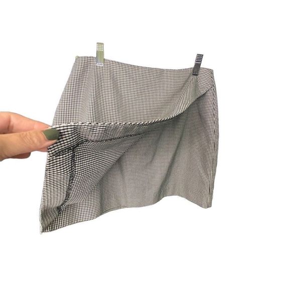 Medium Forever 21 Black White Plaid Skirt - Picture 4 of 4